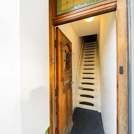 Apartment Zwart Janstraat Rotterdam